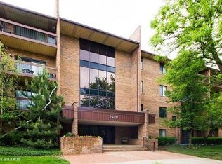 7525 Nantucket Dr APT 102, Darien, IL
