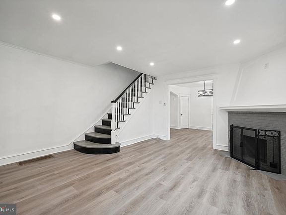 3rd image of 903 Yeadon Ave