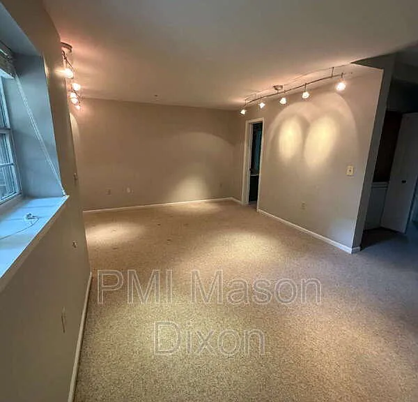 2404 Sandwich Ct — Photo 16