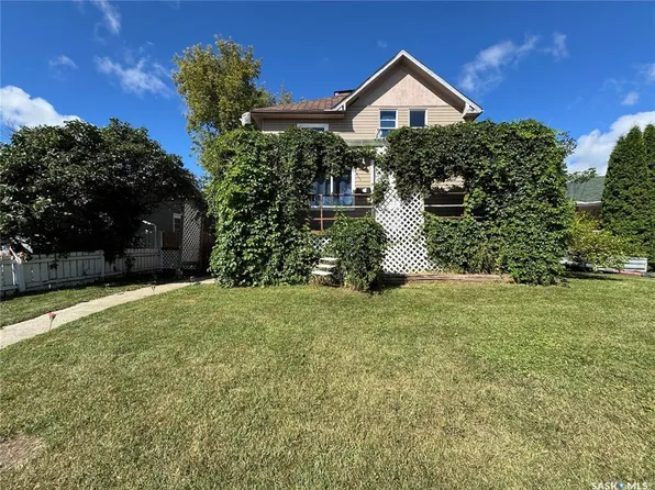 1671 103rd STREET, North Battleford, SK S9A 1L6
