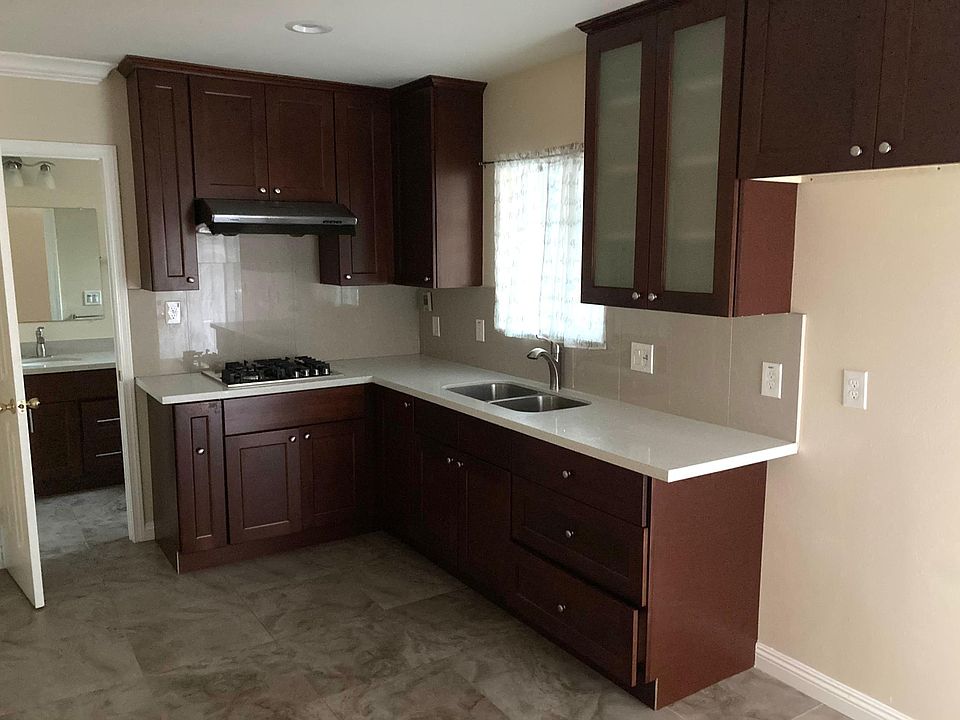 2nd image of 1006 Loma Verde St #B