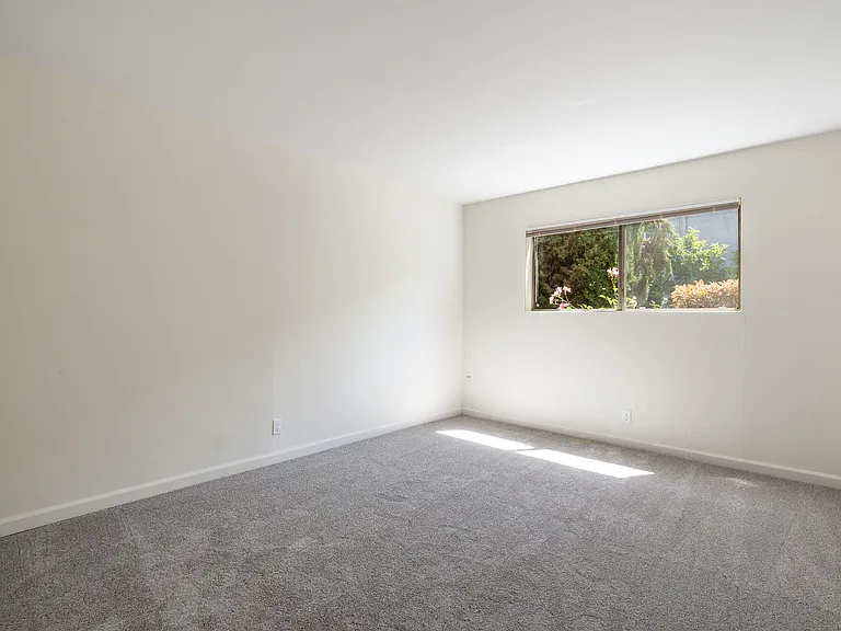 Walnut Creek Apartments — Photo 8
