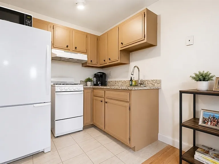 130 Emerson St #32C — Photo 3