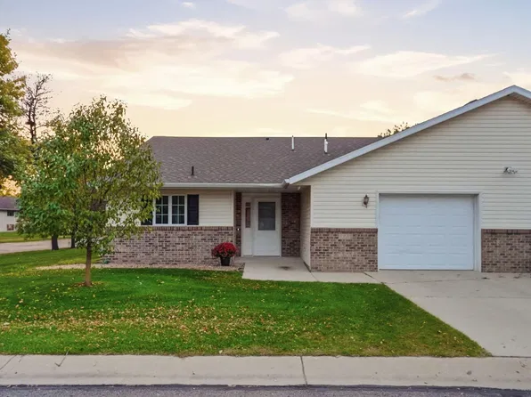 324 Valley View Dr SE, Willmar, MN 56201