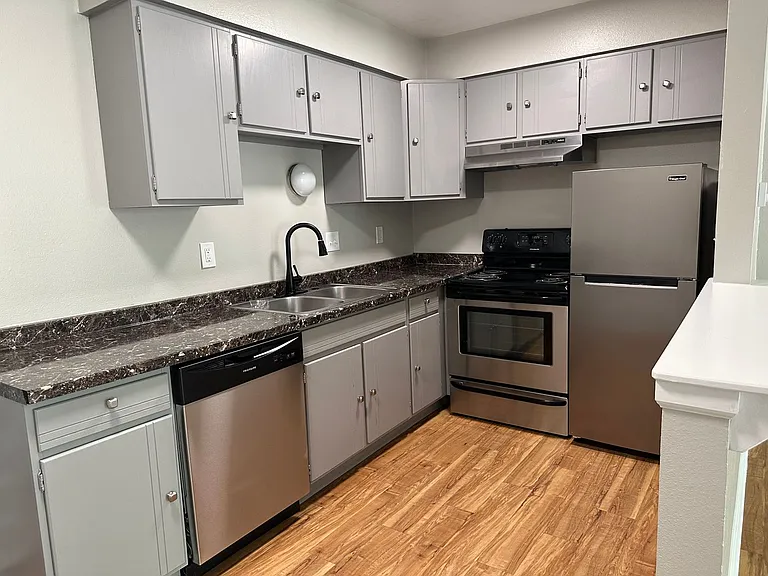 Stone Gate Apartments — Photo 33