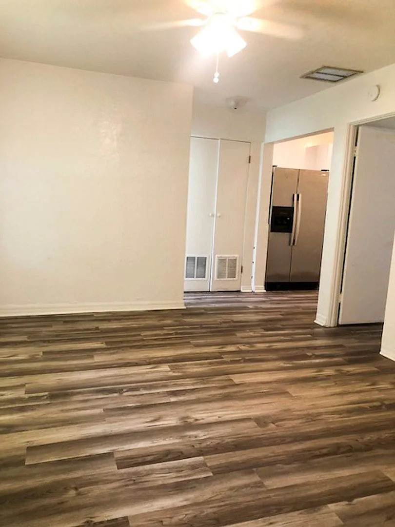 Orlando 2 Bedroom/1 Bath Duplex Apartment — Photo 3