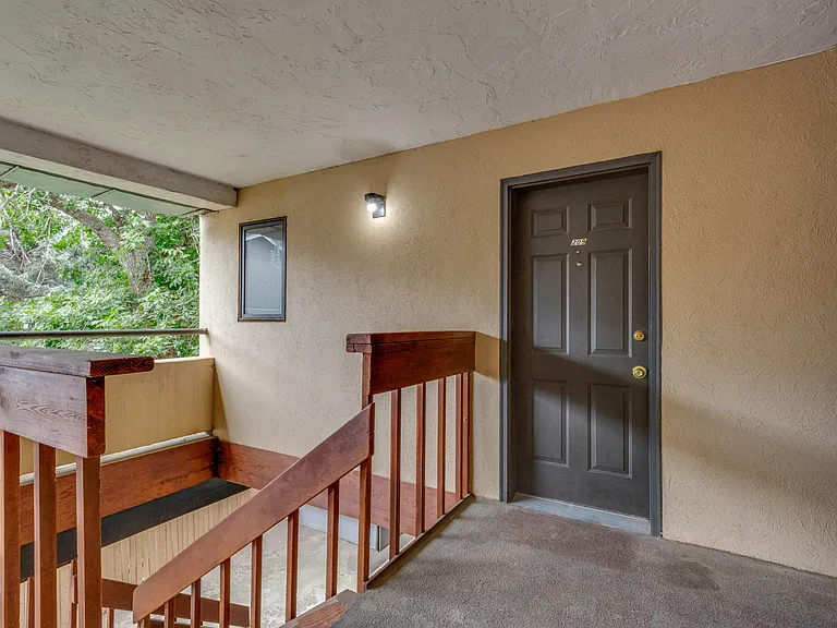 Canyon Crest Apartments — Photo 10