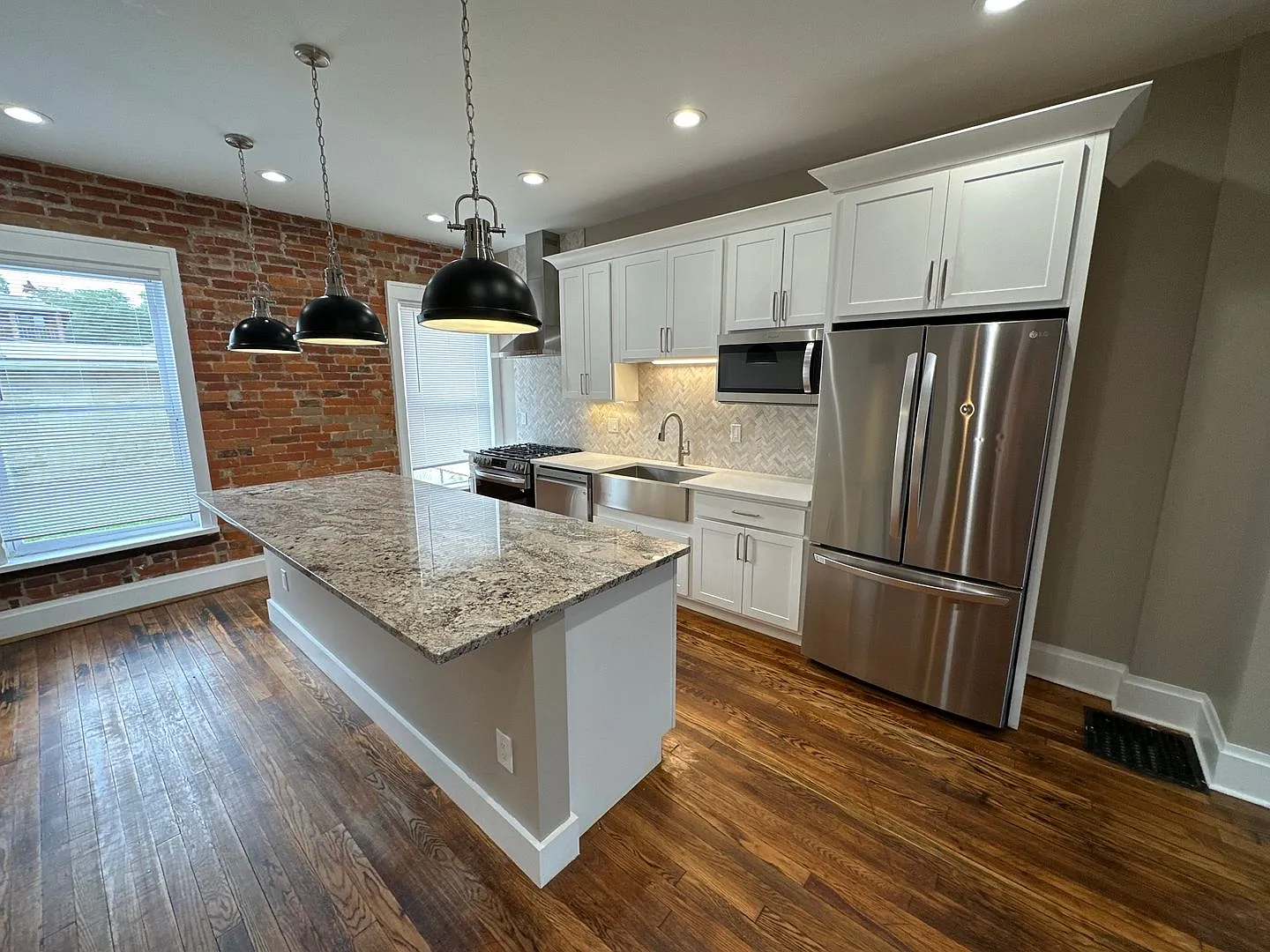 W 10th Ave 115 SB — Photo 3