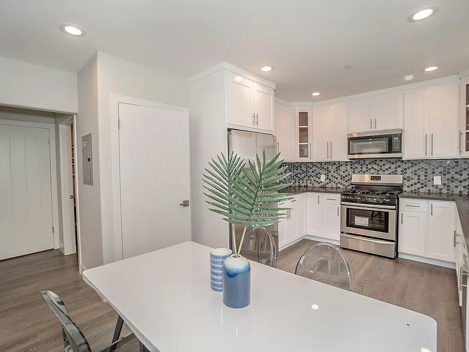 2631 S La Salle Ave #2631