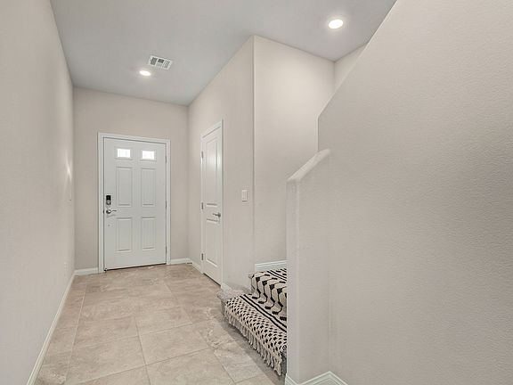 4th image of 3812 Corellia Ave