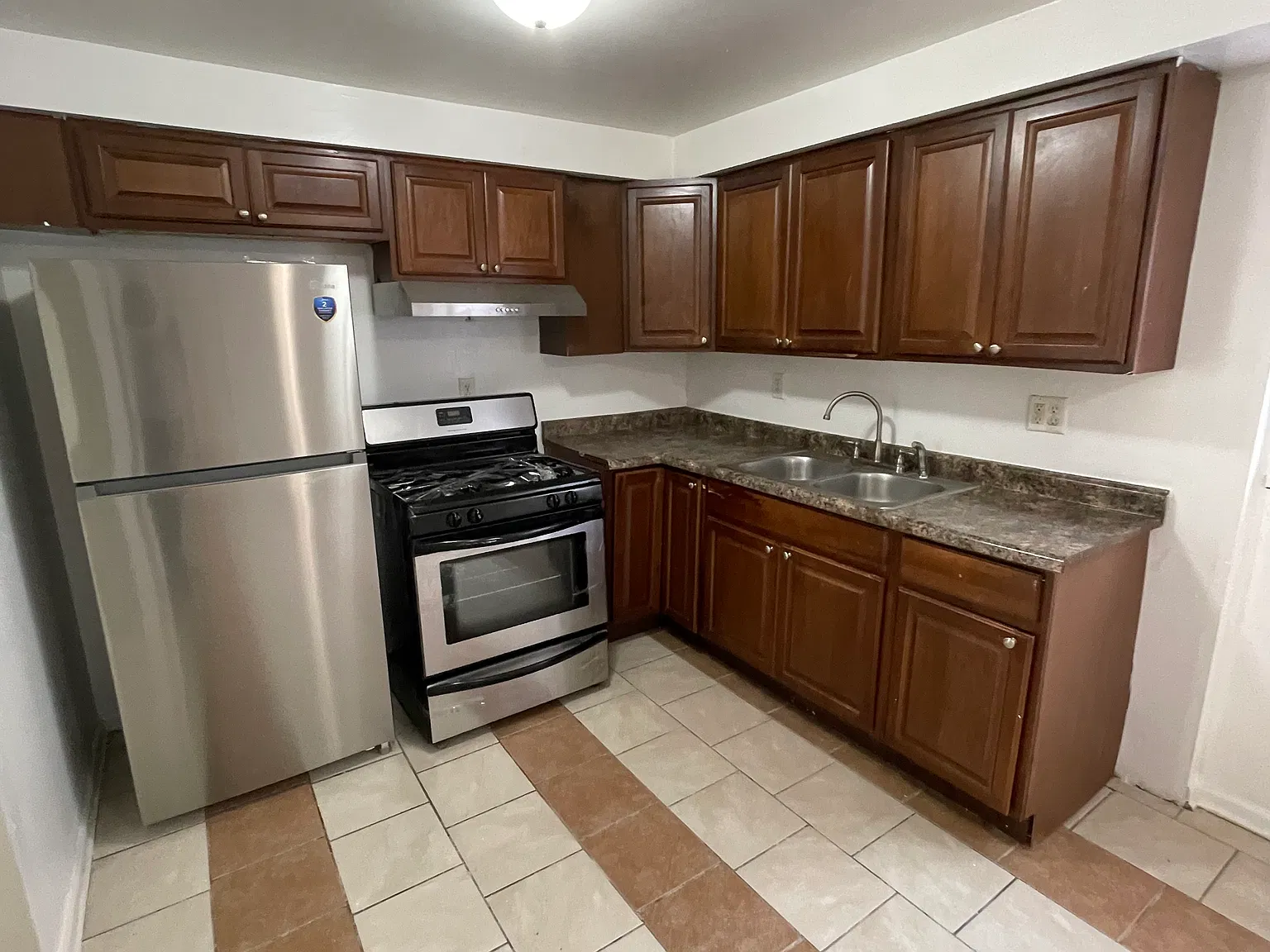2 bed, 1000 sqft, $1,250 — Photo 3