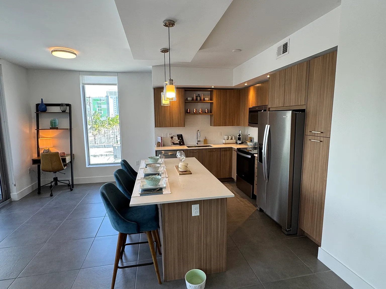 2 bed, 1100 sqft, $3,650 — Photo 2