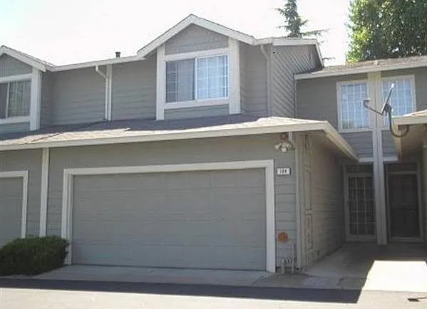 104 Harris Cir — Photo 1