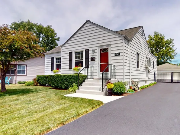5541 Webster St, Downers Grove, IL 60516