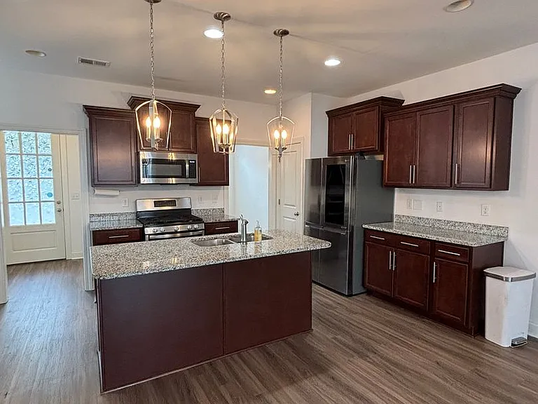 196 Silver Hill St — Photo 15