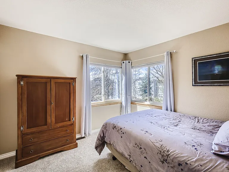 3974 Hawthorne Cir — Photo 15
