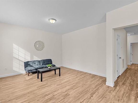 3rd image of 490 W Dameron Ave