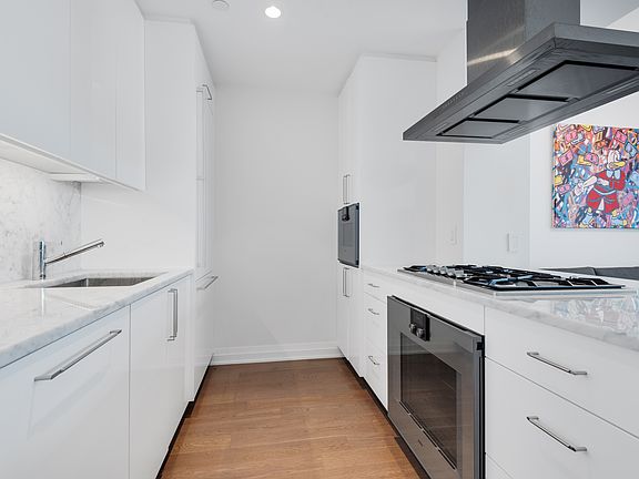 5th image of 460 W 42nd St #Ph2a
