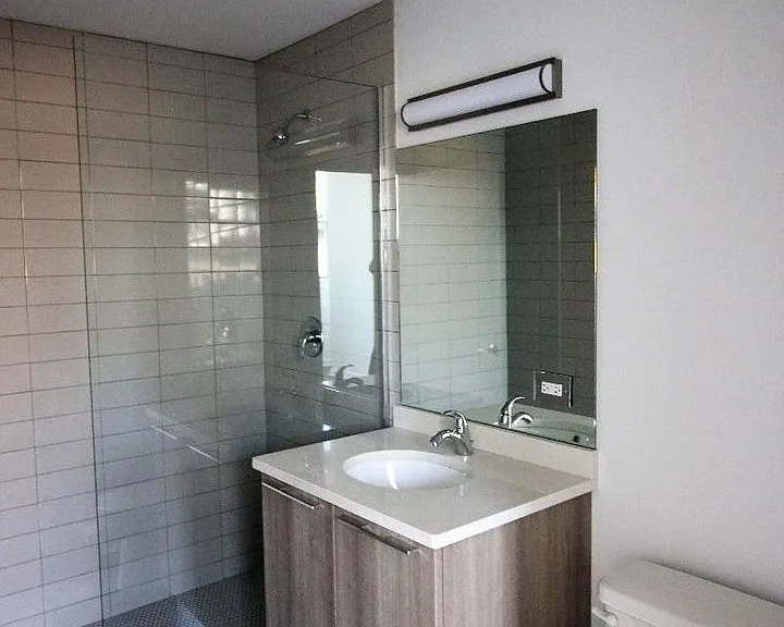 932 W Dakin St #206 — Photo 9