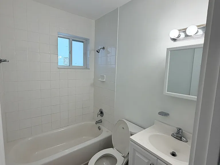 1380 SW 2nd St #7 — Photo 4
