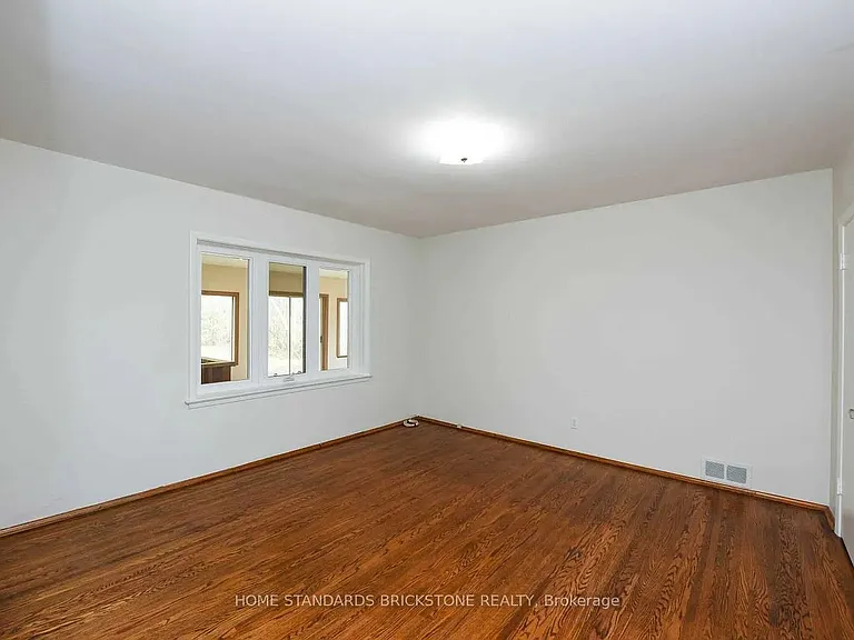 90 Centre Ave — Photo 9