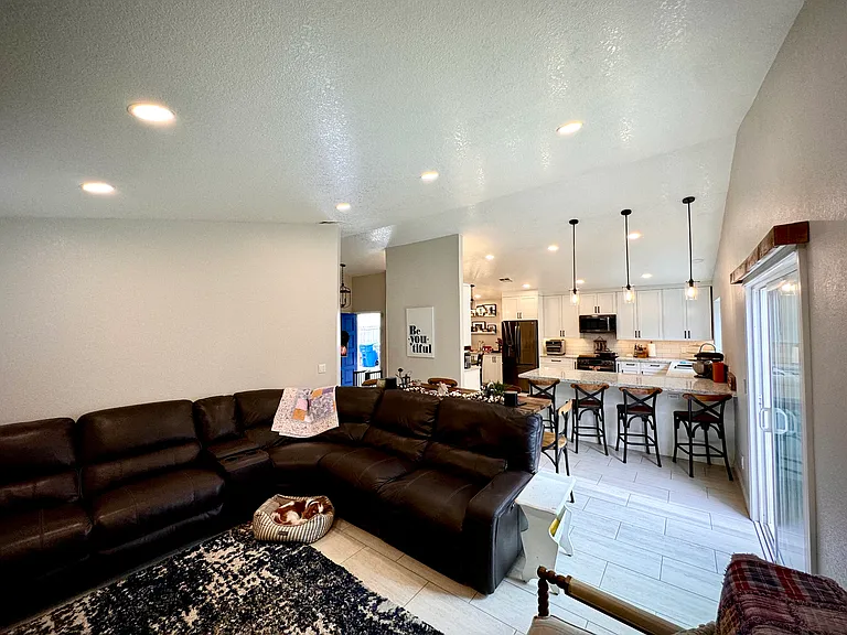 830 Wayland Pl — Photo 3