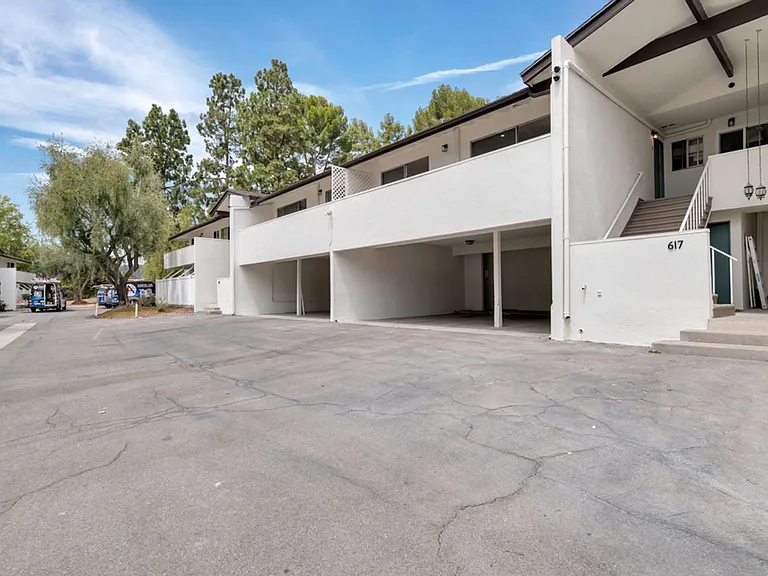 Green Hill Apartments — Photo 53