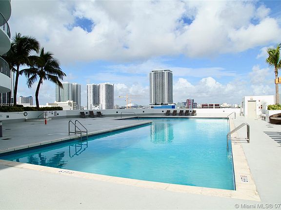 3rd image of 1750 N Bayshore Dr APT 2312