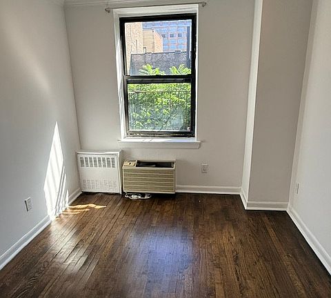 4th image of 328 W 19th St APT 4B