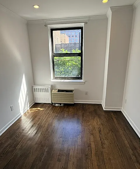 328 W 19th St #4B — Photo 4