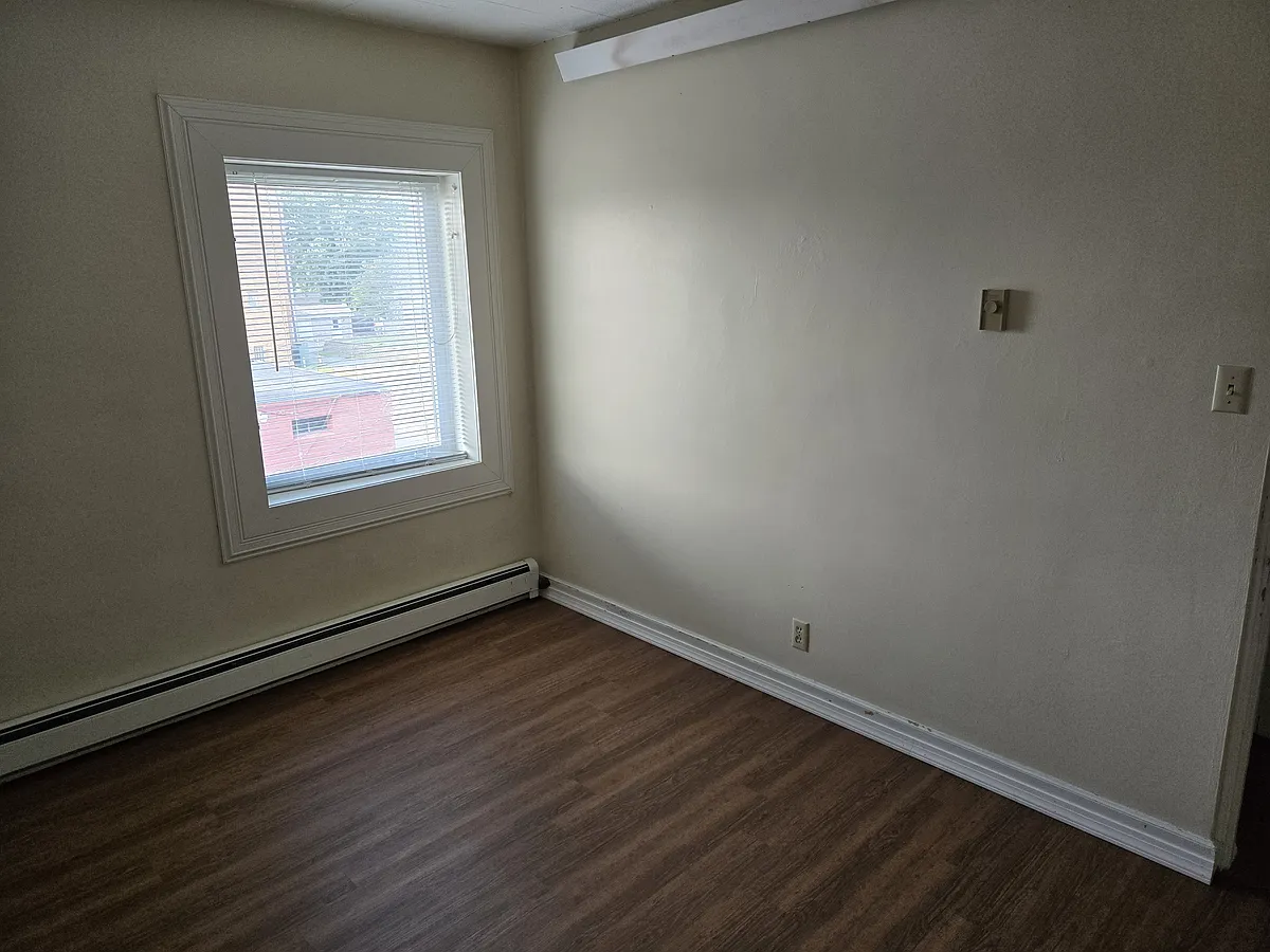 Building Photo - 220 4th St NE #8