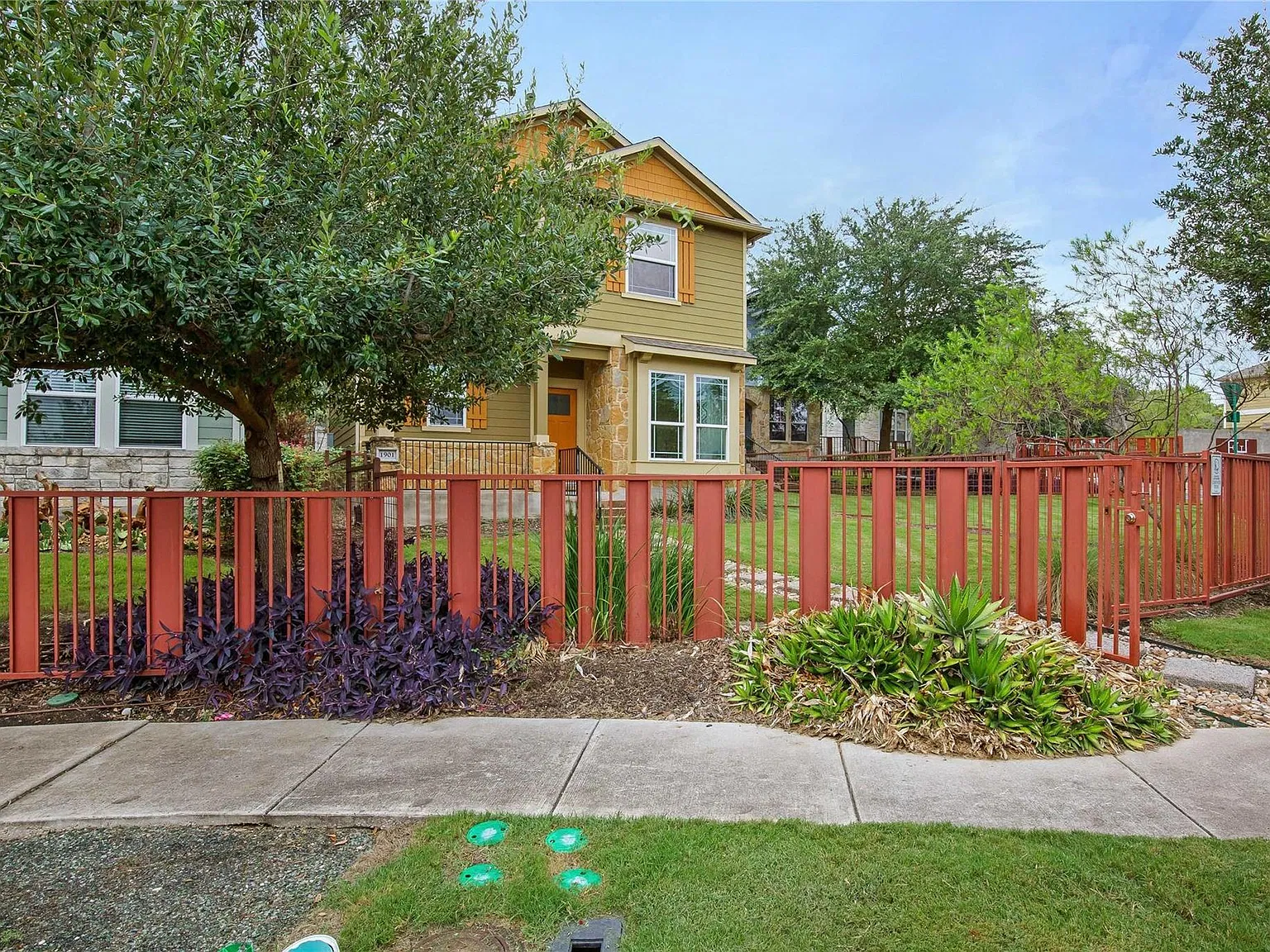 2 bed, 2.5 bath, 1281 sqft, $2,195 — Photo 3