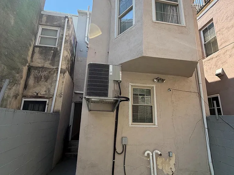 709 S Warnock St — Photo 24