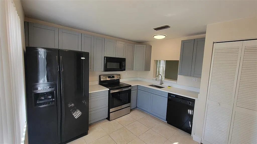 3 bed, 2.5 bath, 1630 sqft, $2,600 — Photo 2
