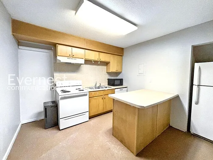 1841 Dana Ln — Photo 2