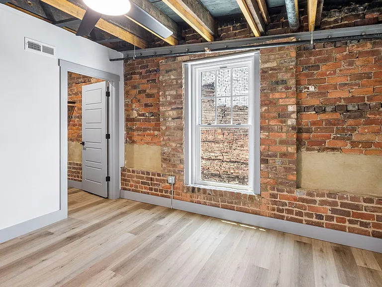 213 E Main St — Photo 10