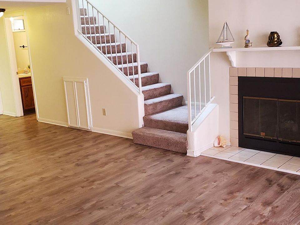 Working gas fireplace. Skylights in hallway staircase area and in one of the bathrooms for good natural light.