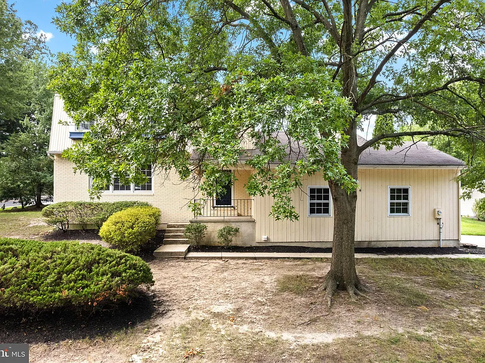 260 Village Ct