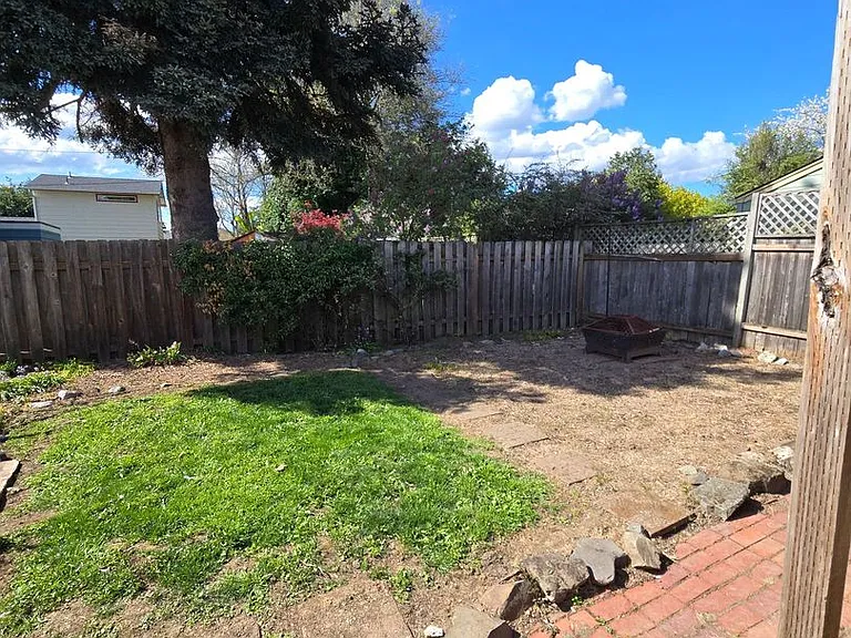 1019 NW Buchanan Ave — Photo 17
