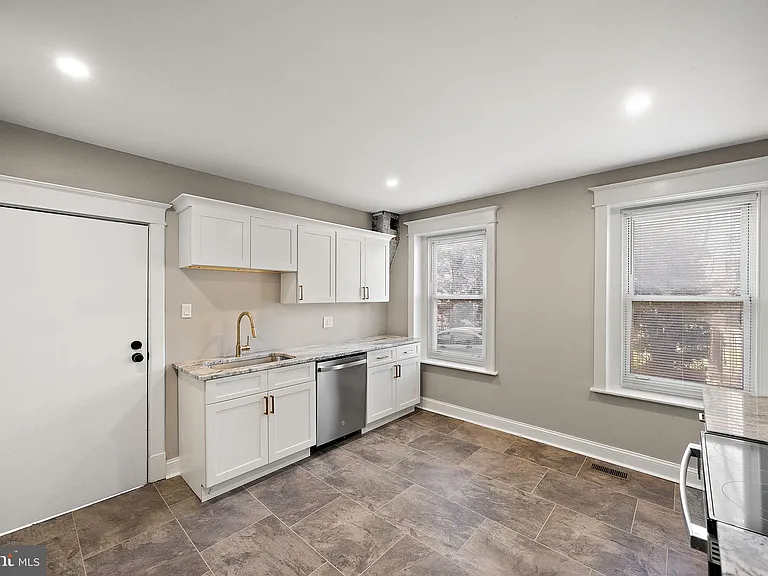 1522 W 7th St #1 — Photo 11