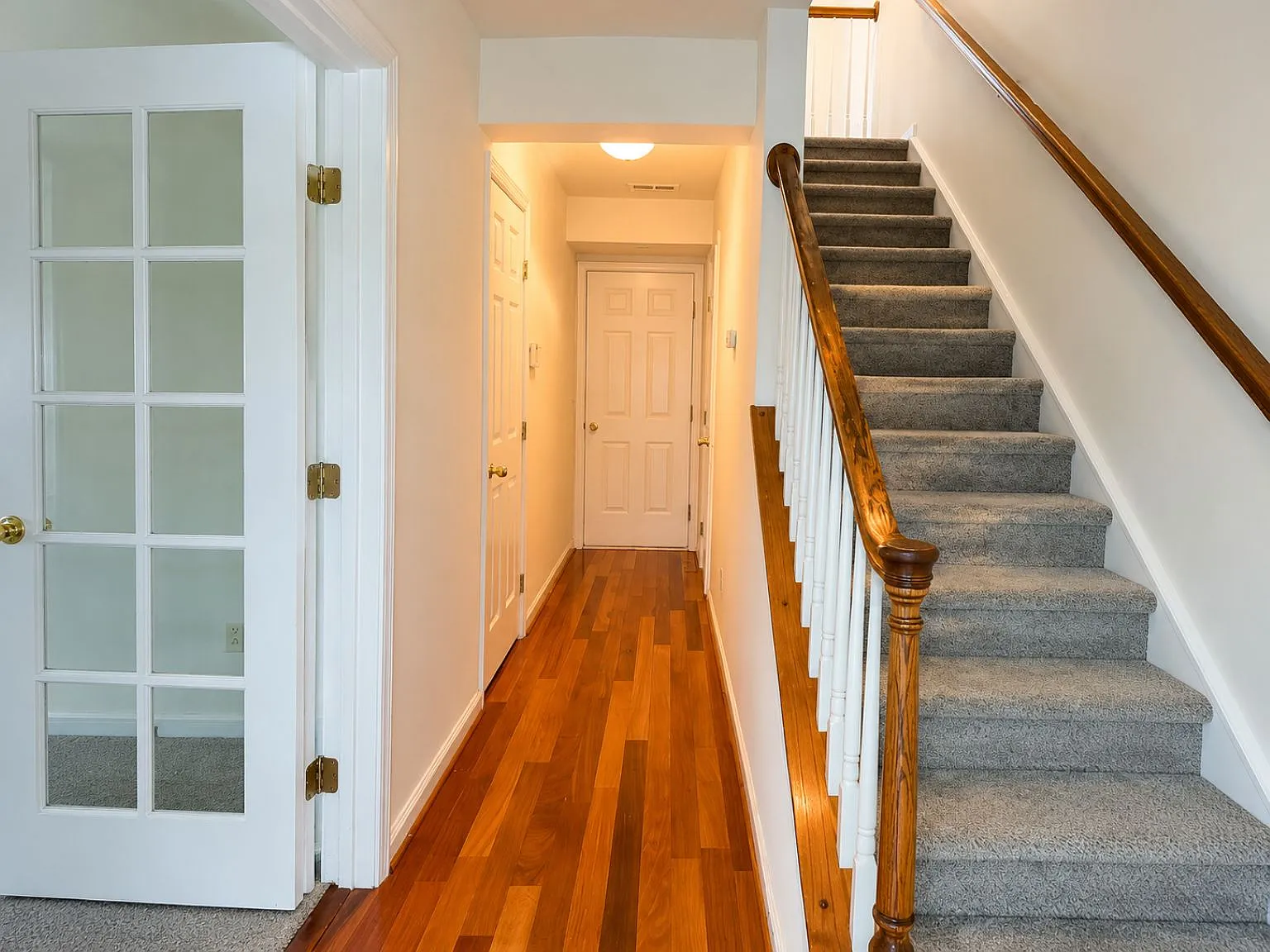 913 Tiger Ln — Photo 2
