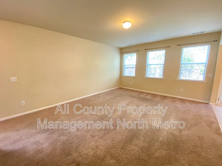 114 Kasey Dr — Photo 9
