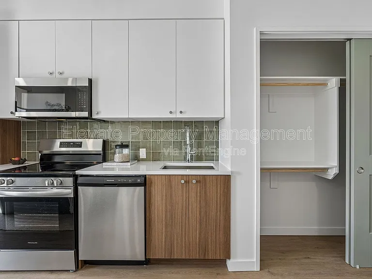 The E at 1016 NW 67th Street — Photo 38