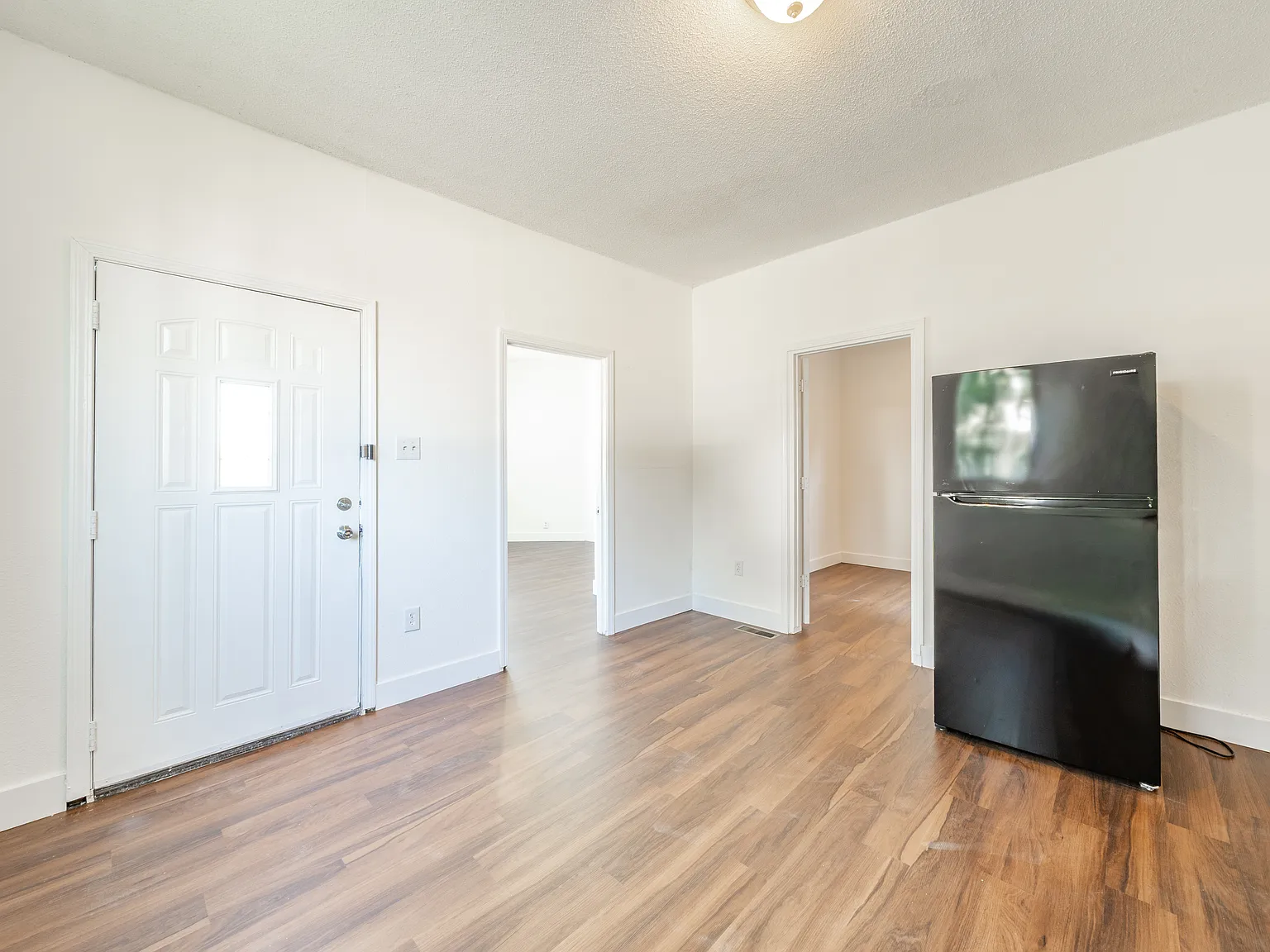 1 bed, 700 sqft, $1,299 — Photo 4
