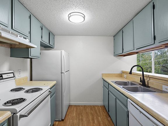 5th image of 1021 Chestnut St APT D16