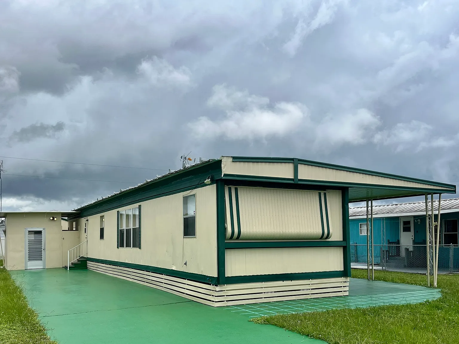 3 bed, 1050 sqft, $1,275 — Photo 1