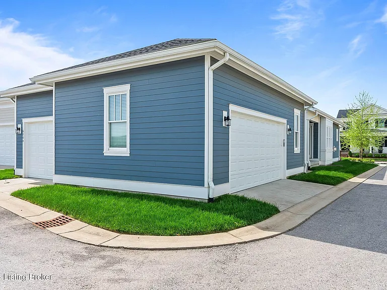 6204 Moonseed St — Photo 60