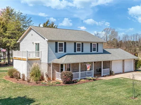 4705 Christian Cir, Walkertown, NC 27051