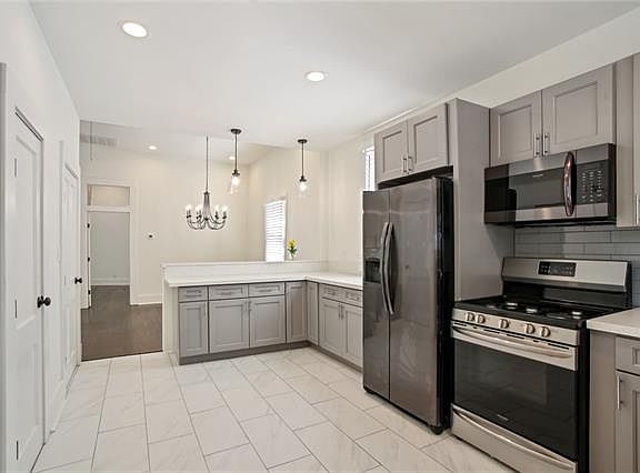 2nd image of 625 Evelina St