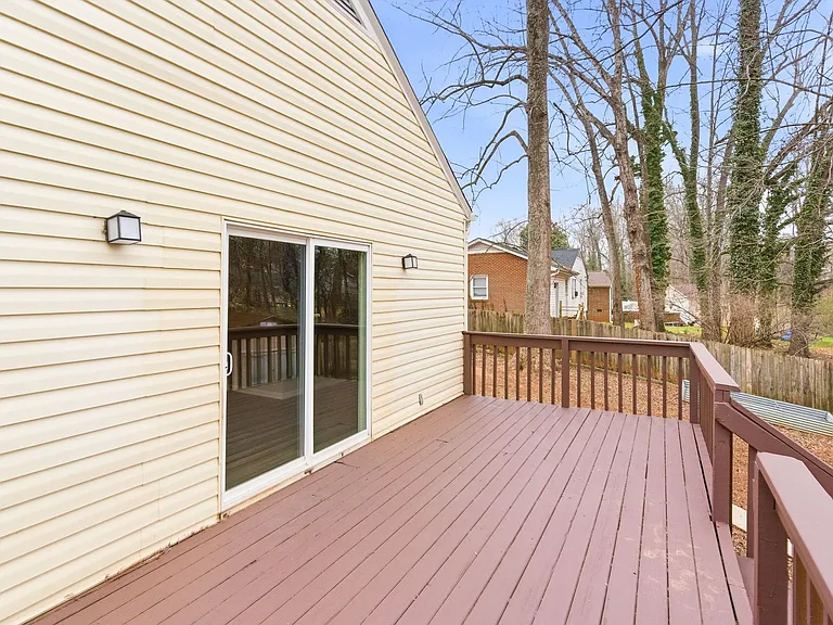 1456 London Dr — Photo 32